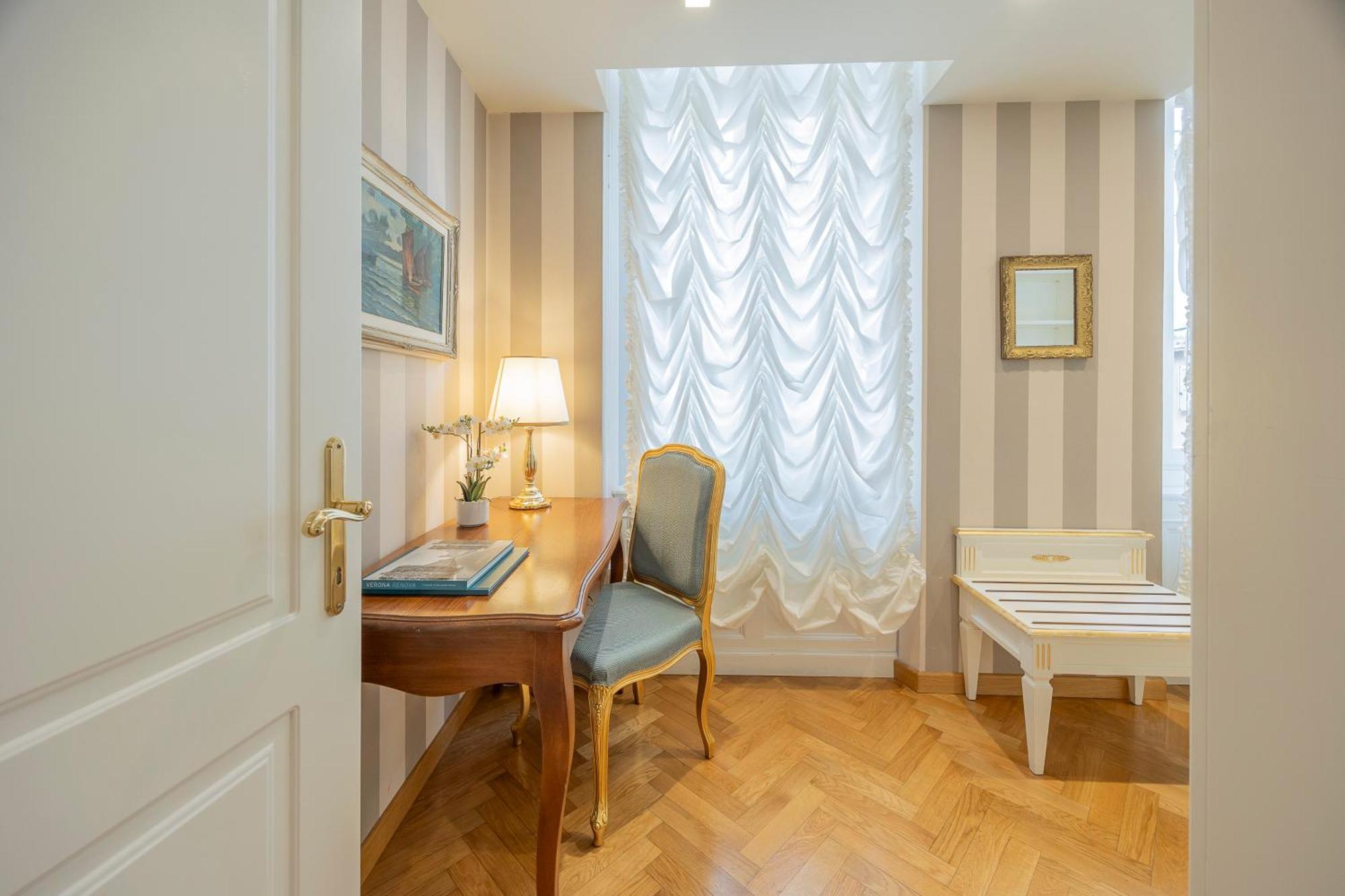 Palazzo Monga Boutique Guesthouse فيرونا المظهر الخارجي الصورة