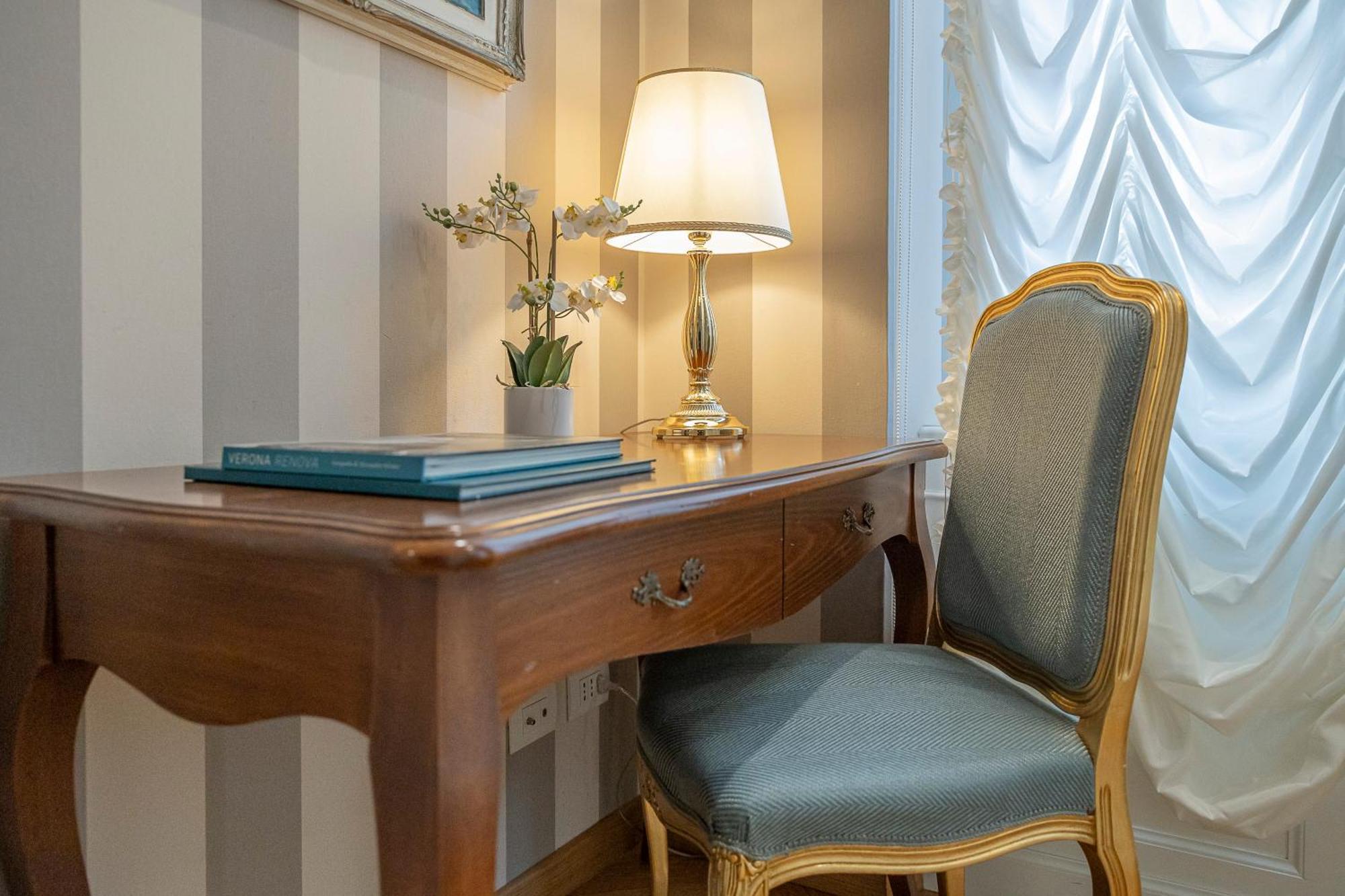 Palazzo Monga Boutique Guesthouse فيرونا المظهر الخارجي الصورة